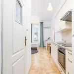 Private Parking - Old Town - Sw Krzyza 16 Street