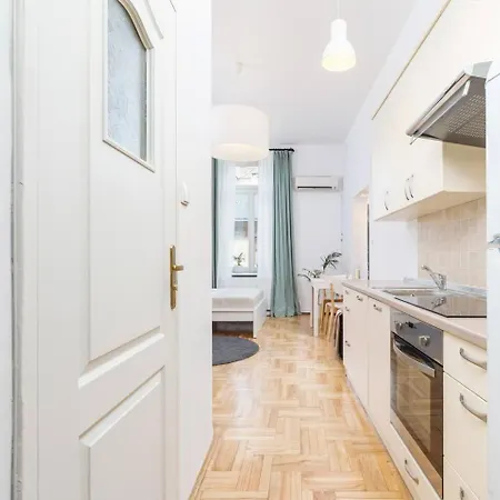 Soft Eden Studio - Ac & Private Parking - Old Town