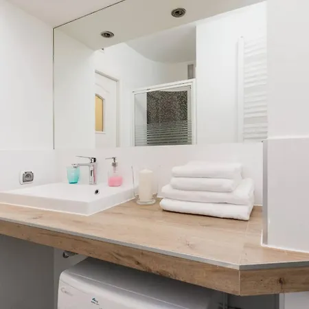 Soft Eden Studio - Ac & Private Parking - Old Town * Cracovia